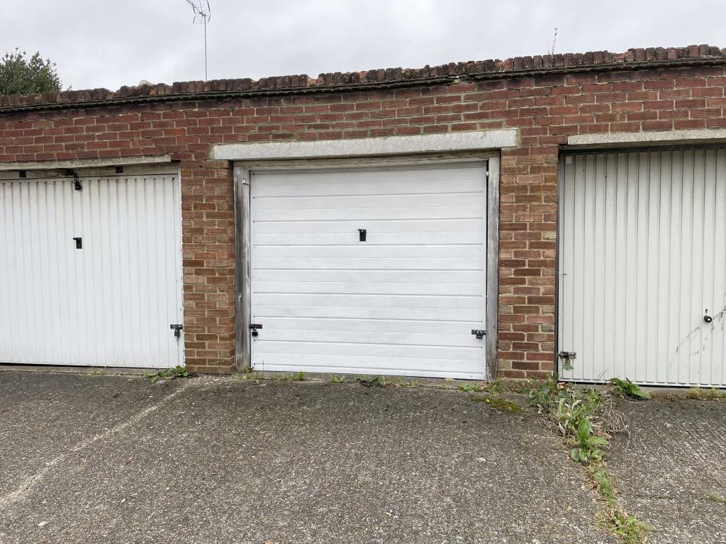 Lot: 83 - LOCK-UP GARAGE - External image of compound from street level